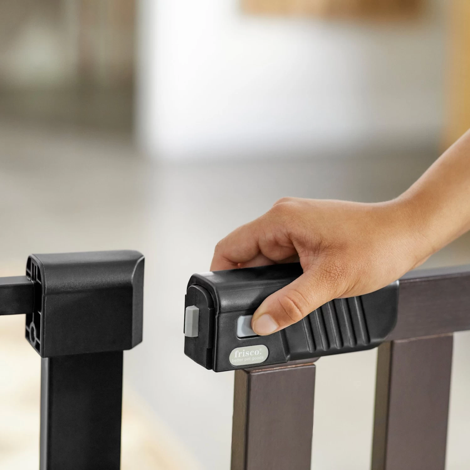 Frisco Wood & Metal Extra Wide Auto-close Dog Gate 5 Frisco Wood & Metal Extra Wide Auto-close Dog Gate - Image 3